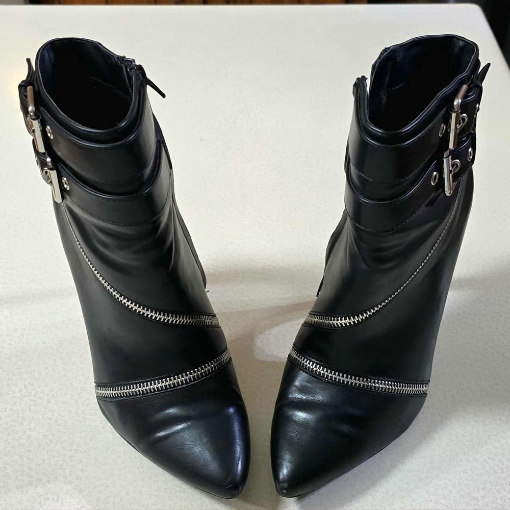 JustFab Black Ankle Boots with Buckle and Zipper